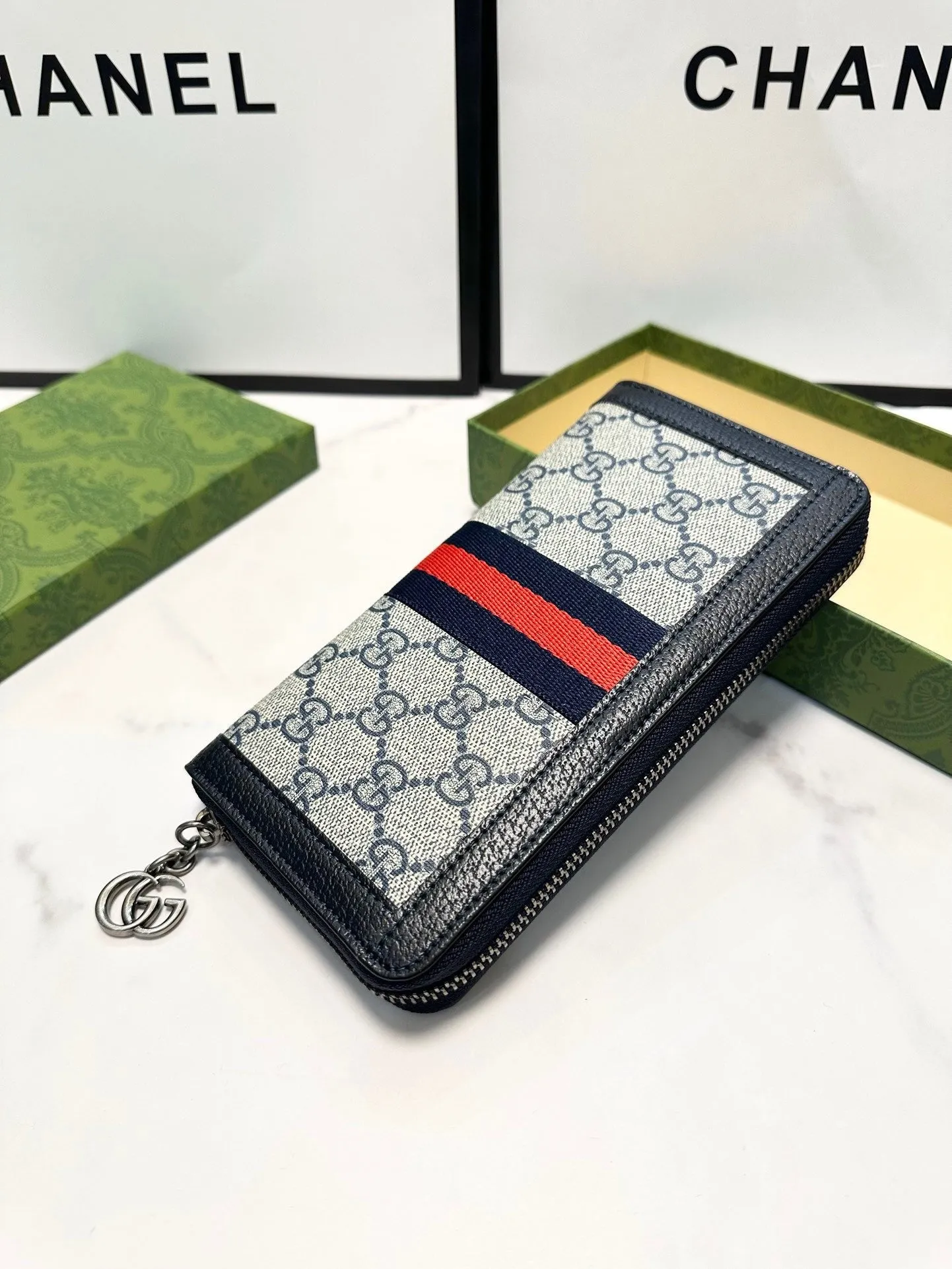 GC622 Ophidia GG Zip Around Wallet / 7.5"W x 4.5"H x 1"D