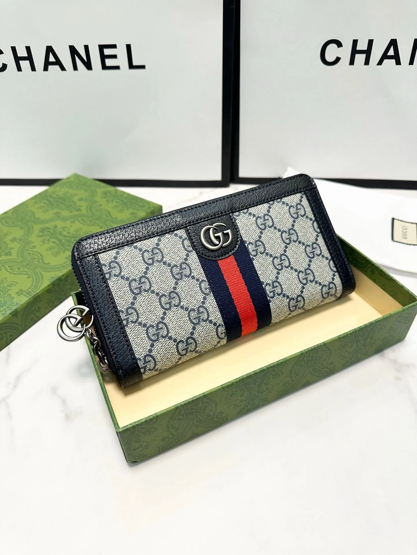 GC622 Ophidia GG Zip Around Wallet / 7.5"W x 4.5"H x 1"D