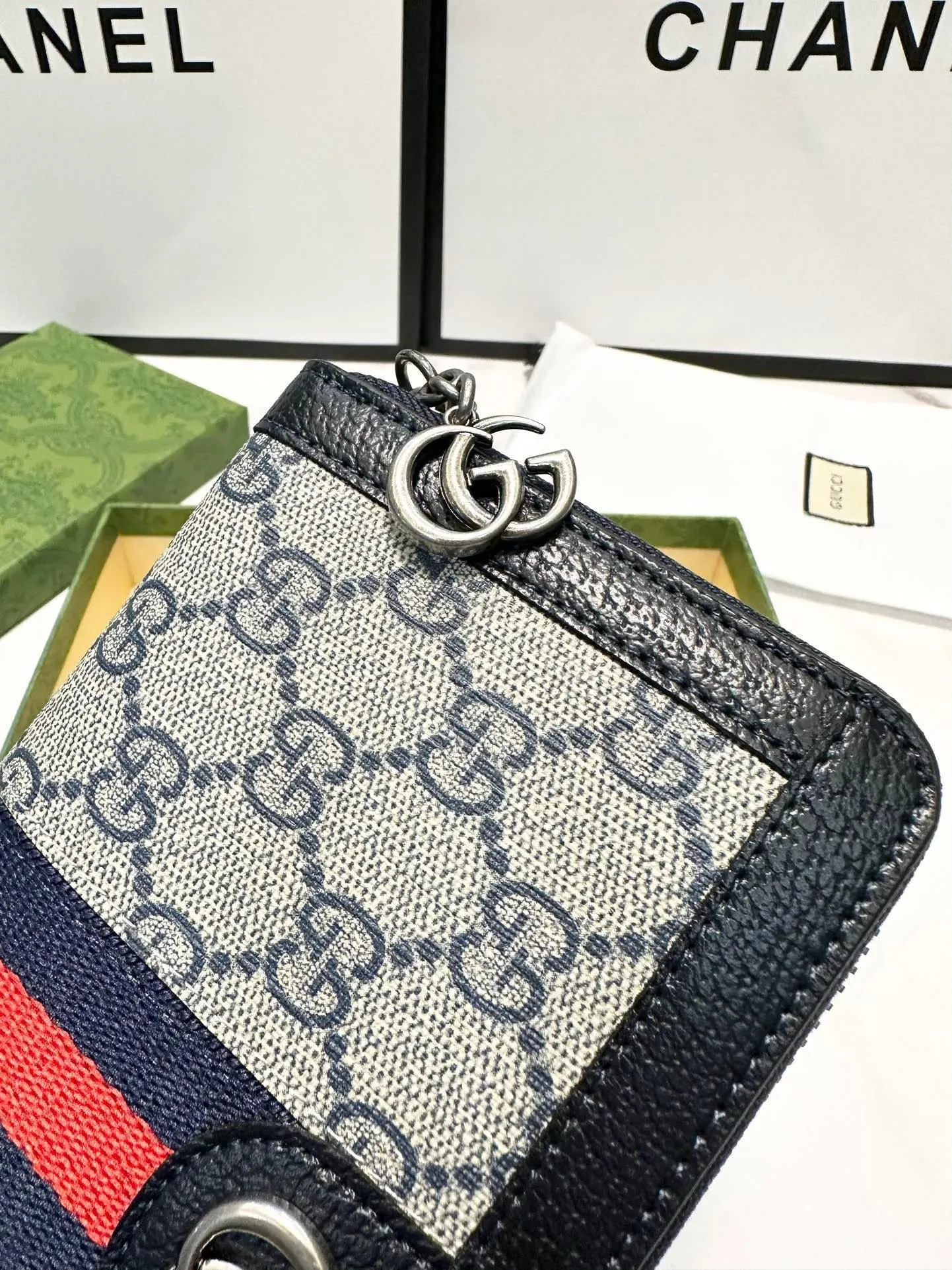 GC622 Ophidia GG Zip Around Wallet / 7.5"W x 4.5"H x 1"D
