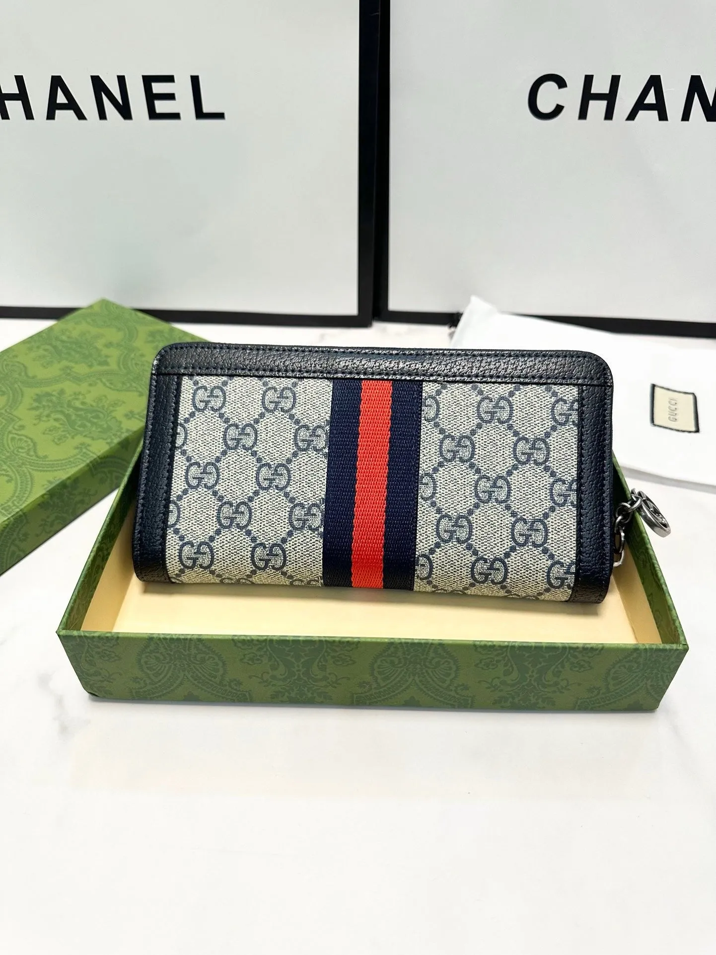 GC622 Ophidia GG Zip Around Wallet / 7.5"W x 4.5"H x 1"D