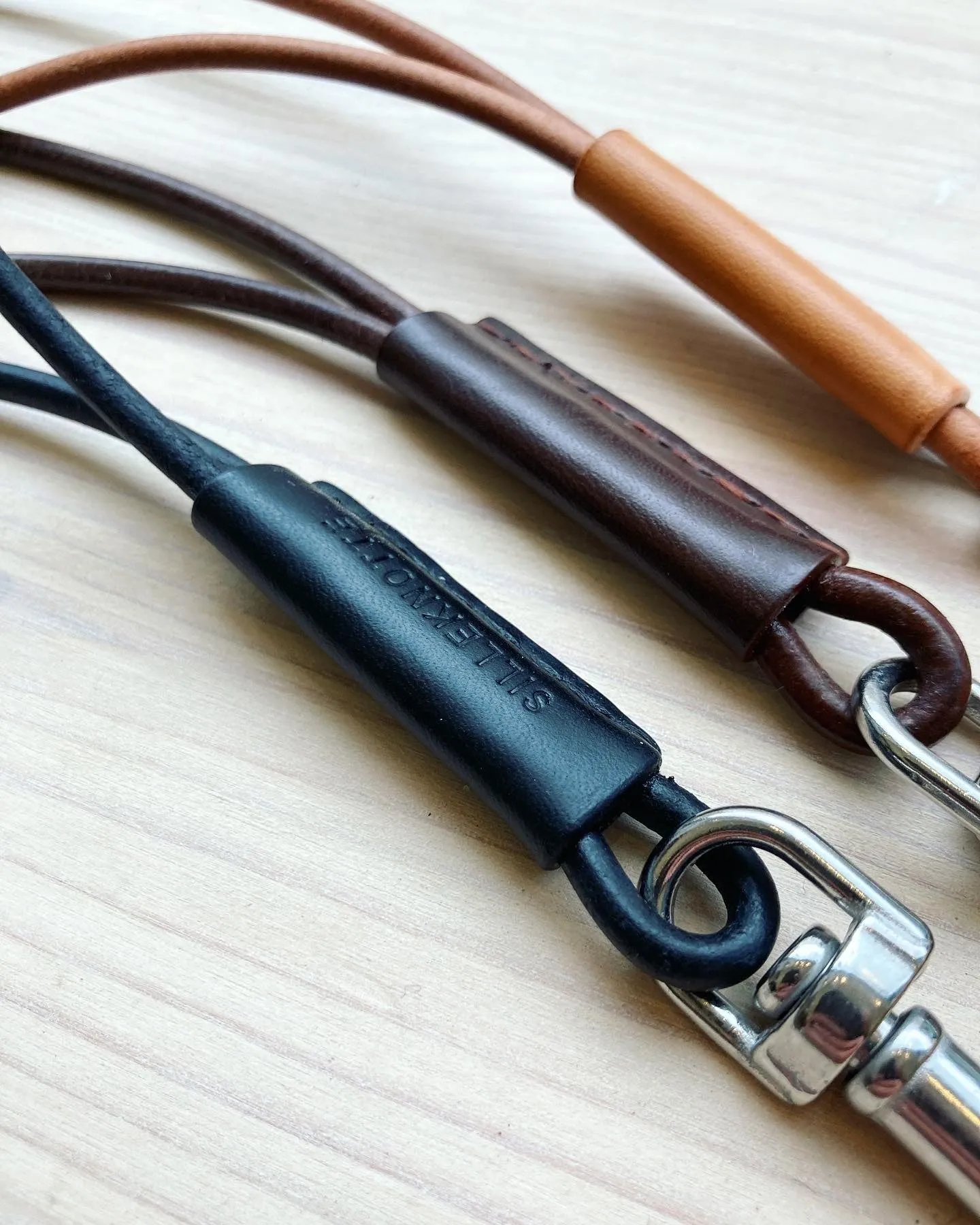 LEATHER KEY LANYARD: LEA (BLACK)