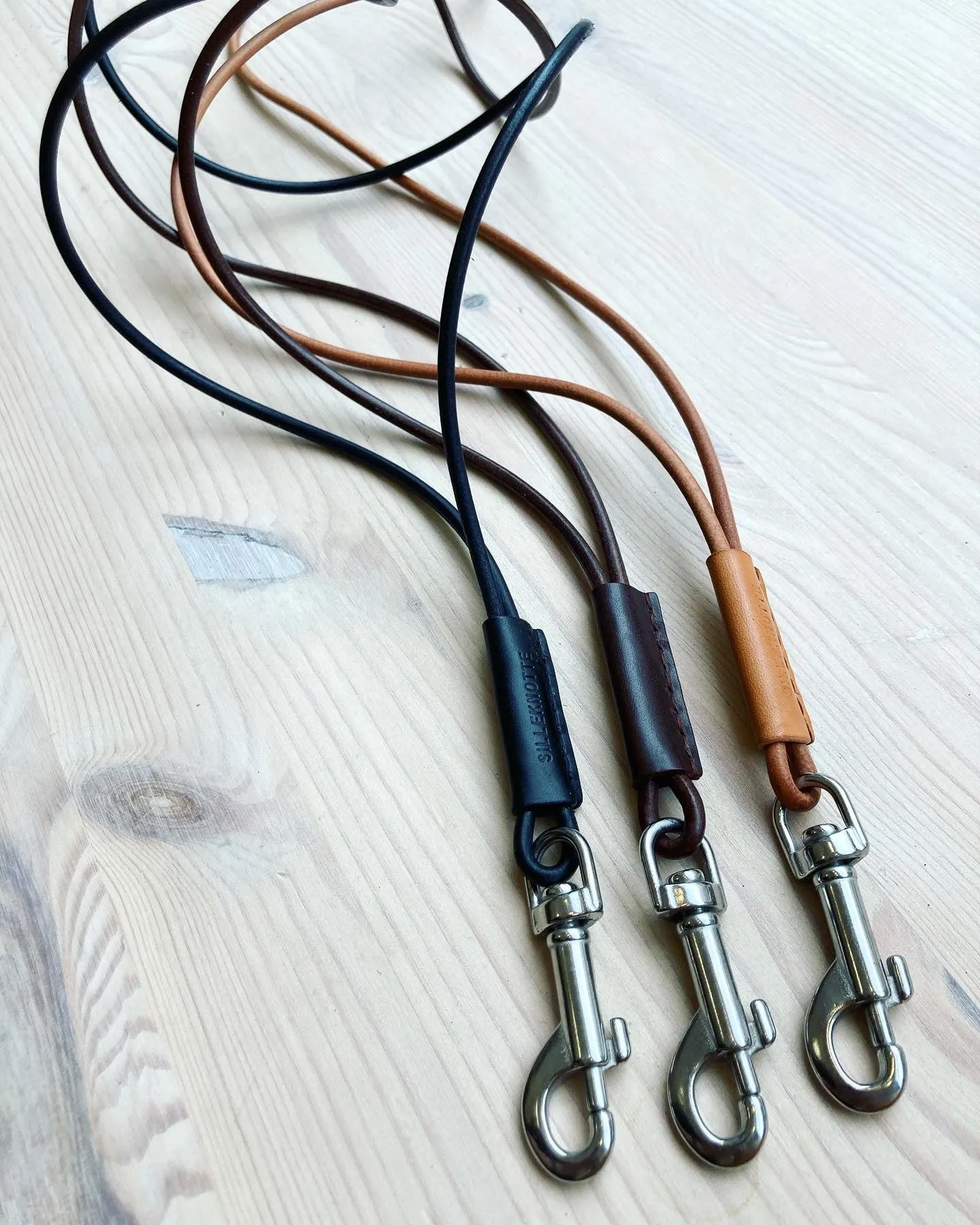 LEATHER KEY LANYARD: LEA (BLACK)