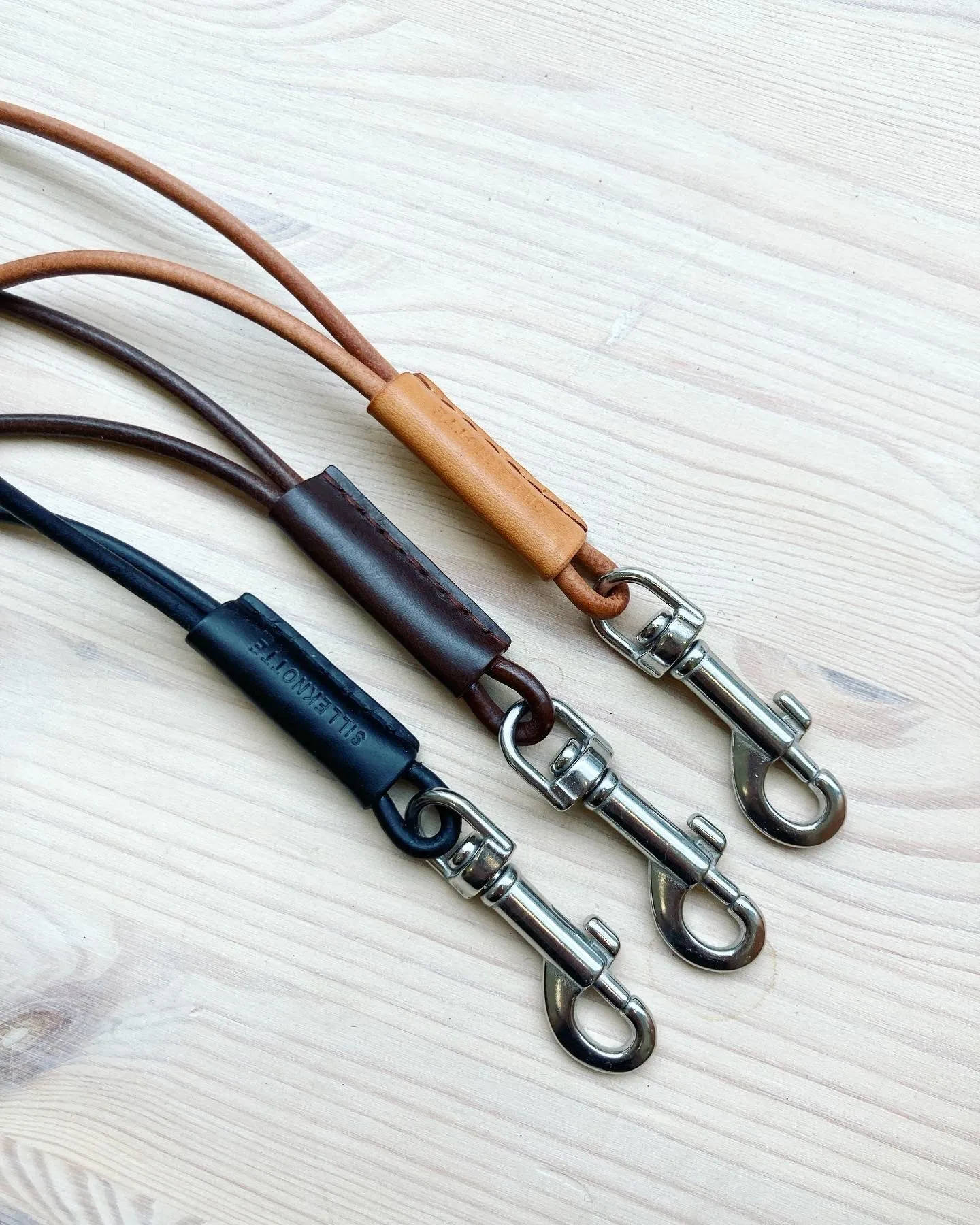 LEATHER KEY LANYARD: LEA (BLACK)